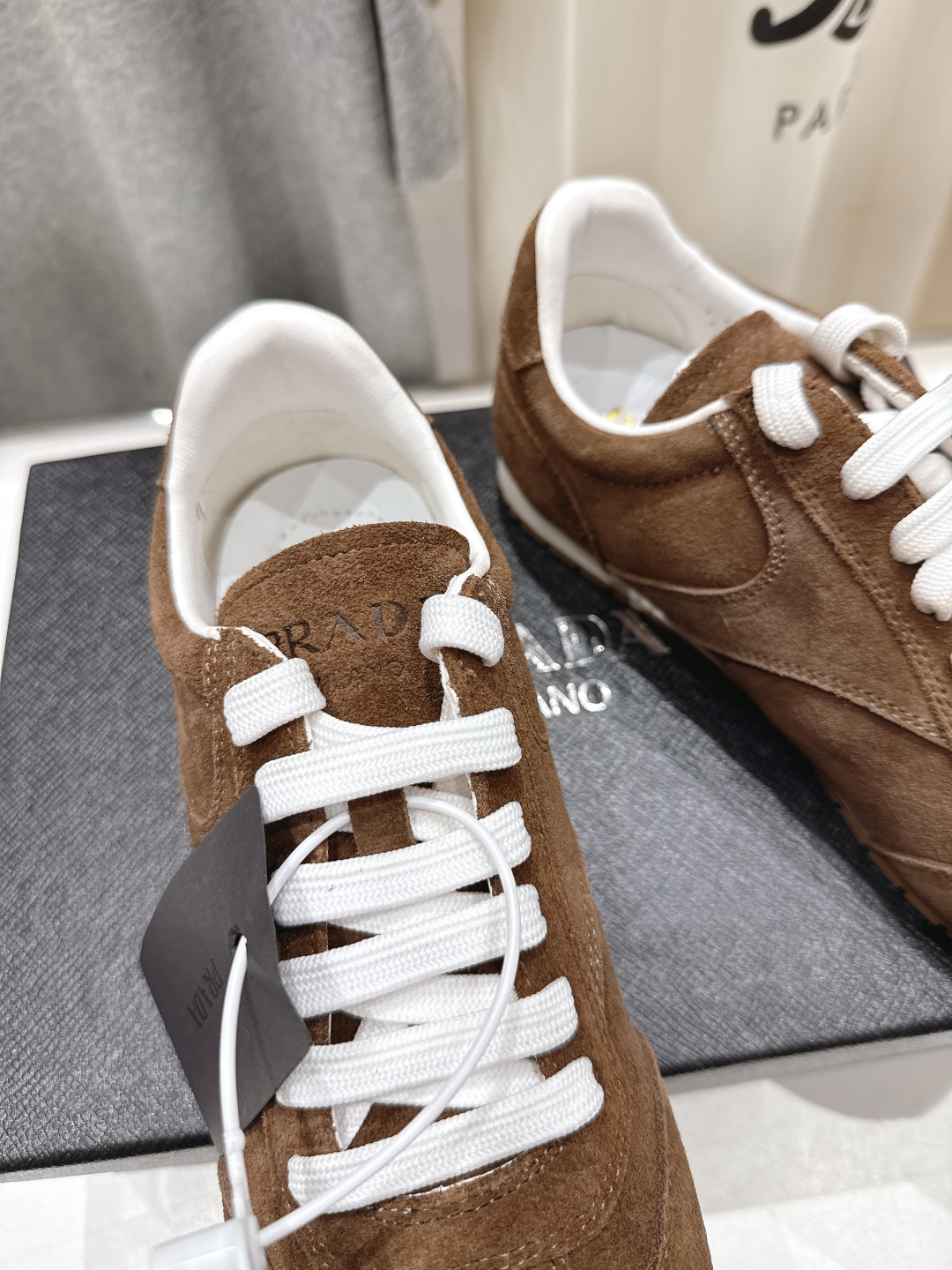 高版本出厂  
  Prada/普拉达P家25ssfw～new新款系带休闲运动鞋，上脚非常舒服
软胶底素