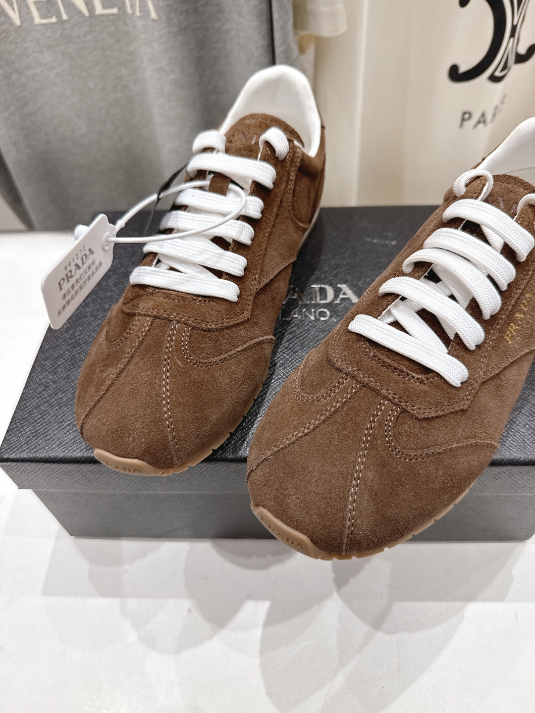 高版本出厂  
  Prada/普拉达P家25ssfw～new新款系带休闲运动鞋，上脚非常舒服
软胶底素