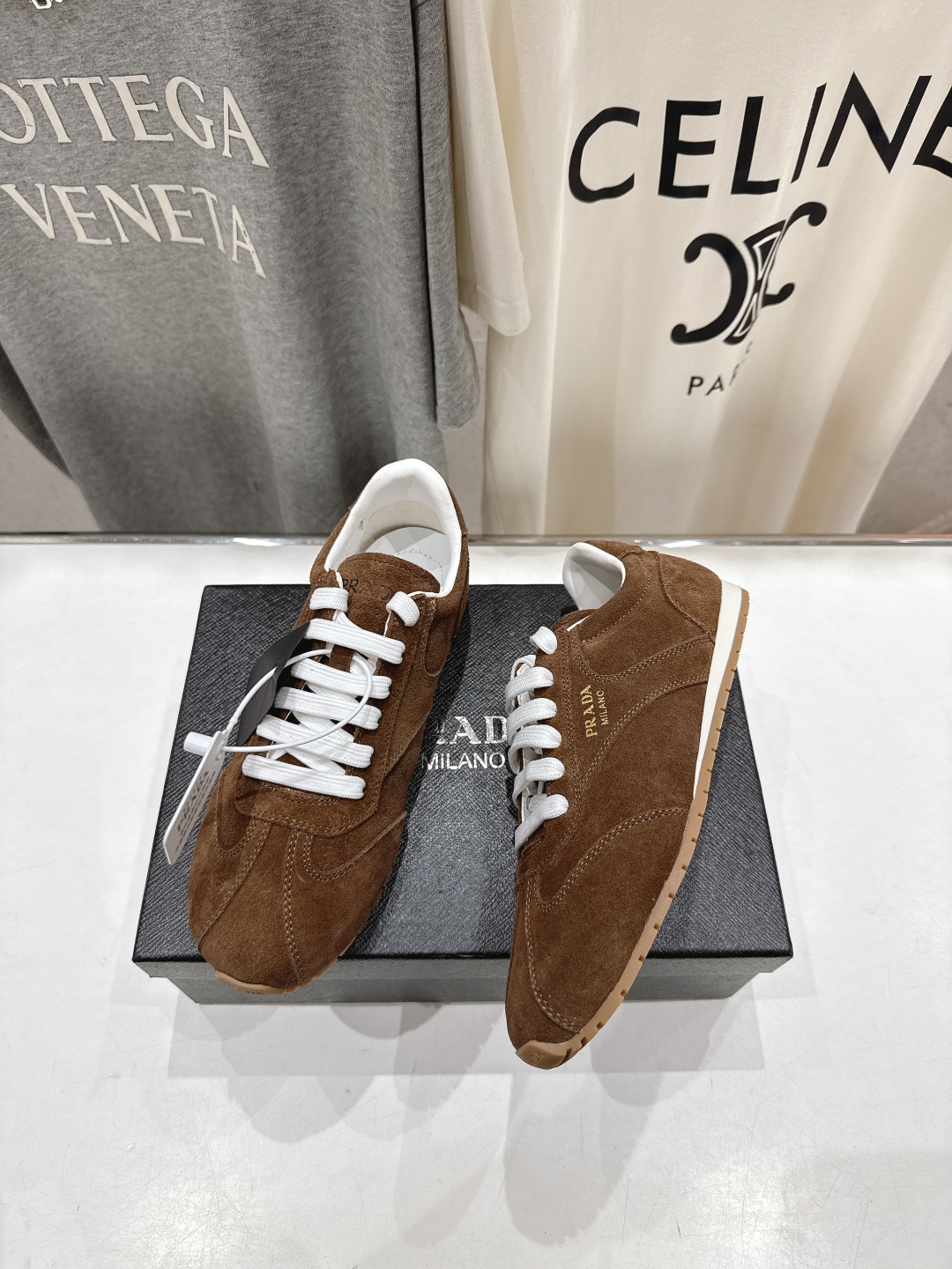 高版本出厂  
  Prada/普拉达P家25ssfw～new新款系带休闲运动鞋，上脚非常舒服
软胶底素