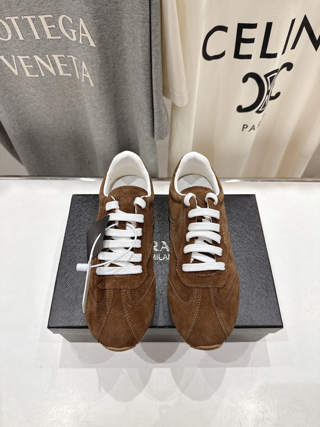高版本出厂  
  Prada/普拉达P家25ssfw～new新款系带休闲运动鞋，上脚非常舒服
软胶底素