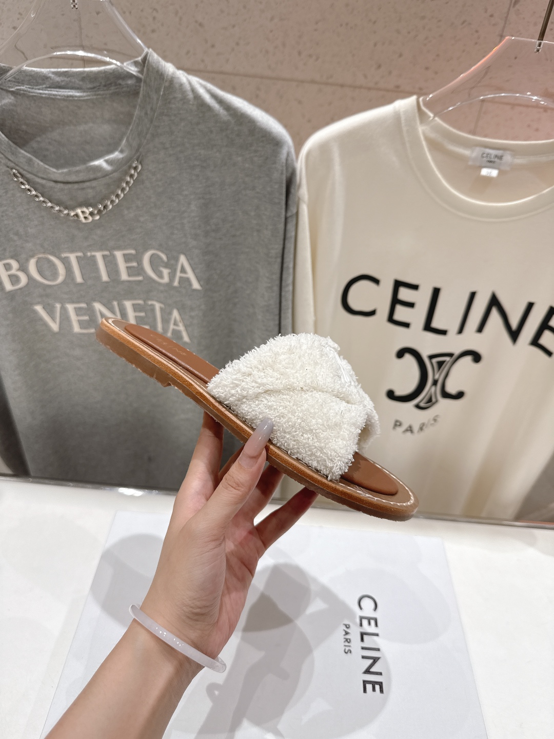 高版本出厂
 Celine/塞琳2025ss思琳F035秋冬新款凯旋门Logo凉拖鞋
高级感十足  网红