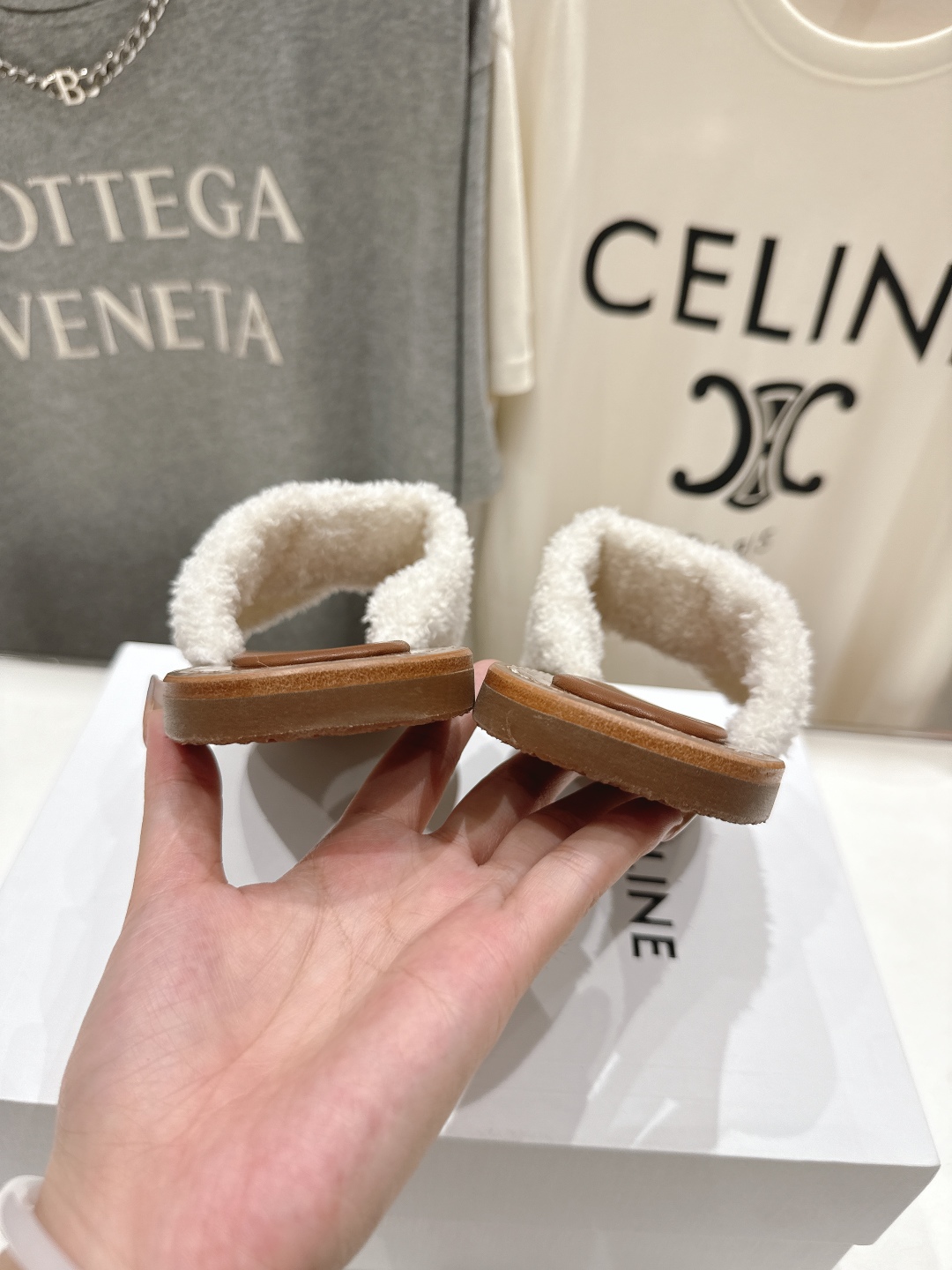 高版本出厂
 Celine/塞琳2025ss思琳F035秋冬新款凯旋门Logo凉拖鞋
高级感十足  网红