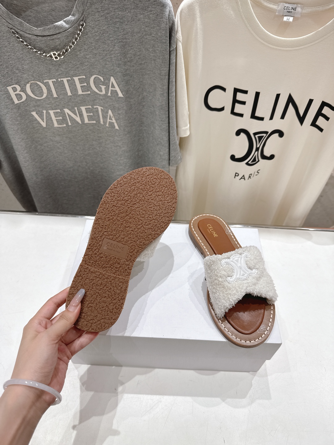 高版本出厂
 Celine/塞琳2025ss思琳F035秋冬新款凯旋门Logo凉拖鞋
高级感十足  网红