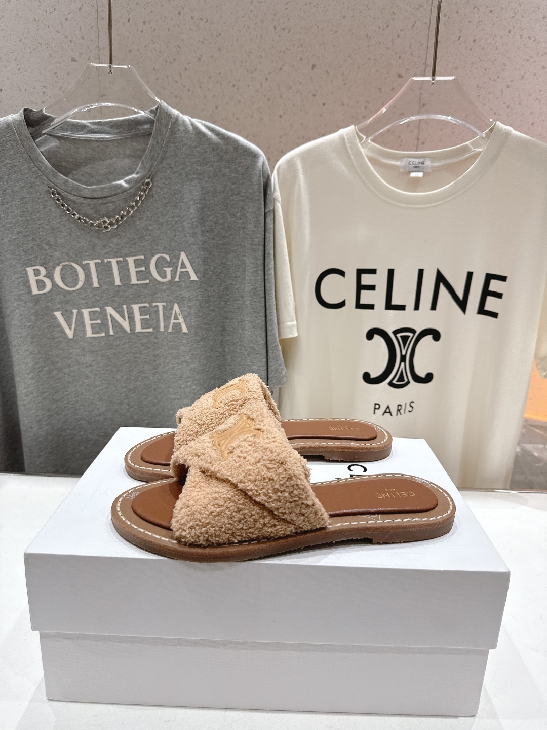 高版本出厂
 Celine/塞琳2025ss思琳F035秋冬新款凯旋门Logo凉拖鞋
高级感十足  网红