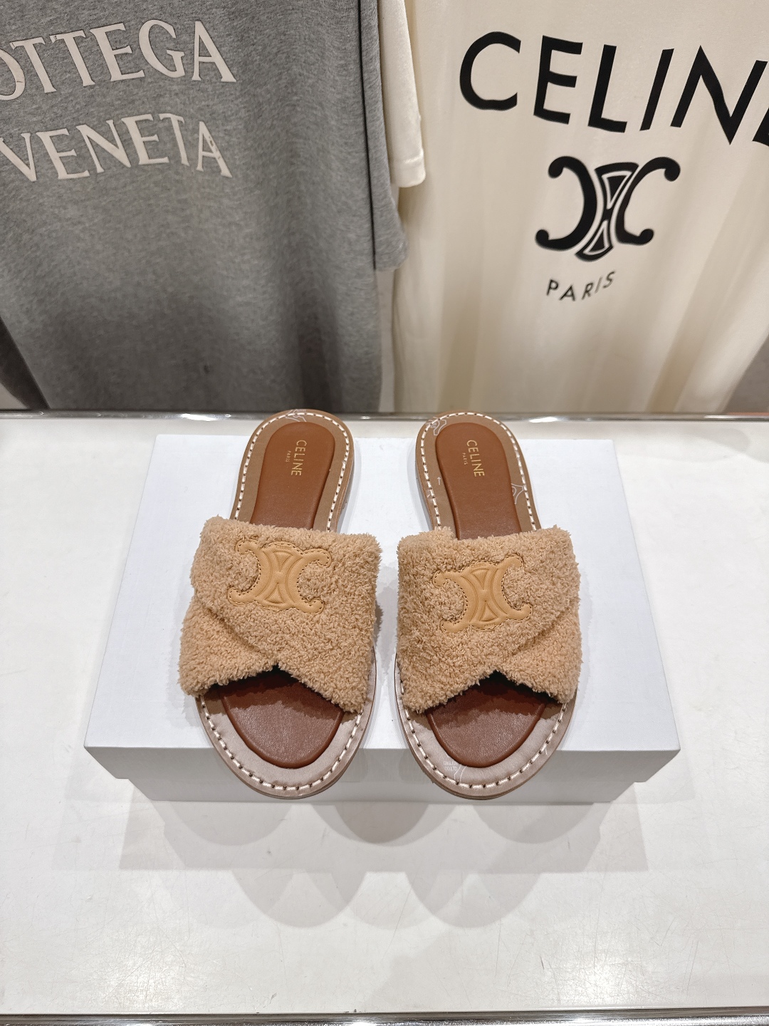 高版本出厂
 Celine/塞琳2025ss思琳F035秋冬新款凯旋门Logo凉拖鞋
高级感十足  网红