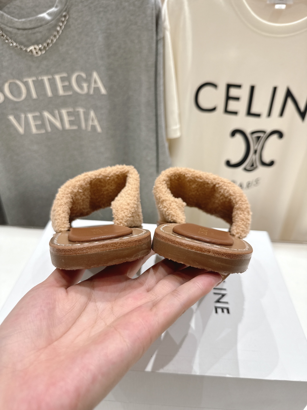 高版本出厂
 Celine/塞琳2025ss思琳F035秋冬新款凯旋门Logo凉拖鞋
高级感十足  网红