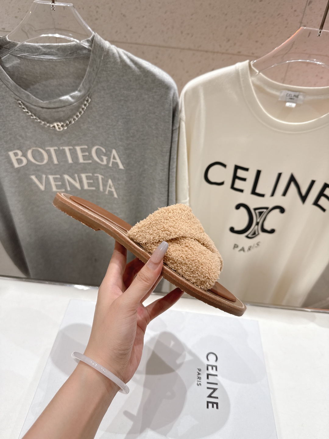 高版本出厂
 Celine/塞琳2025ss思琳F035秋冬新款凯旋门Logo凉拖鞋
高级感十足  网红