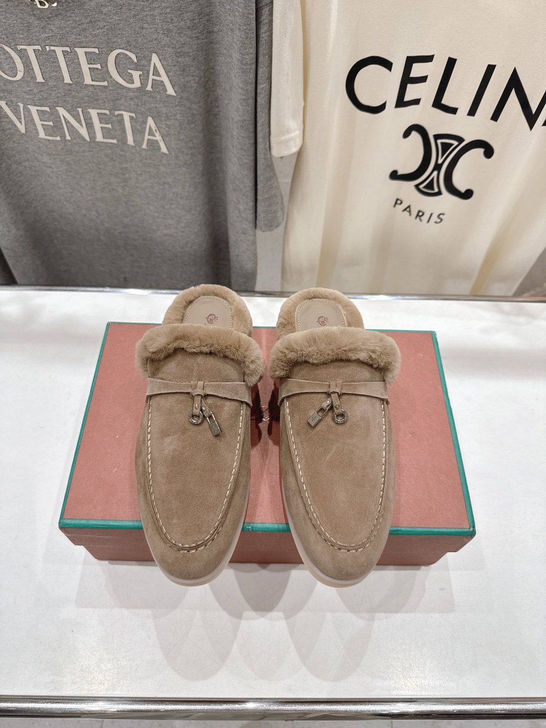 顶级出厂 升级版兔毛  男码+10
  Loro Piana* LP万年经典款乐福鞋 简约时尚 脚感超级