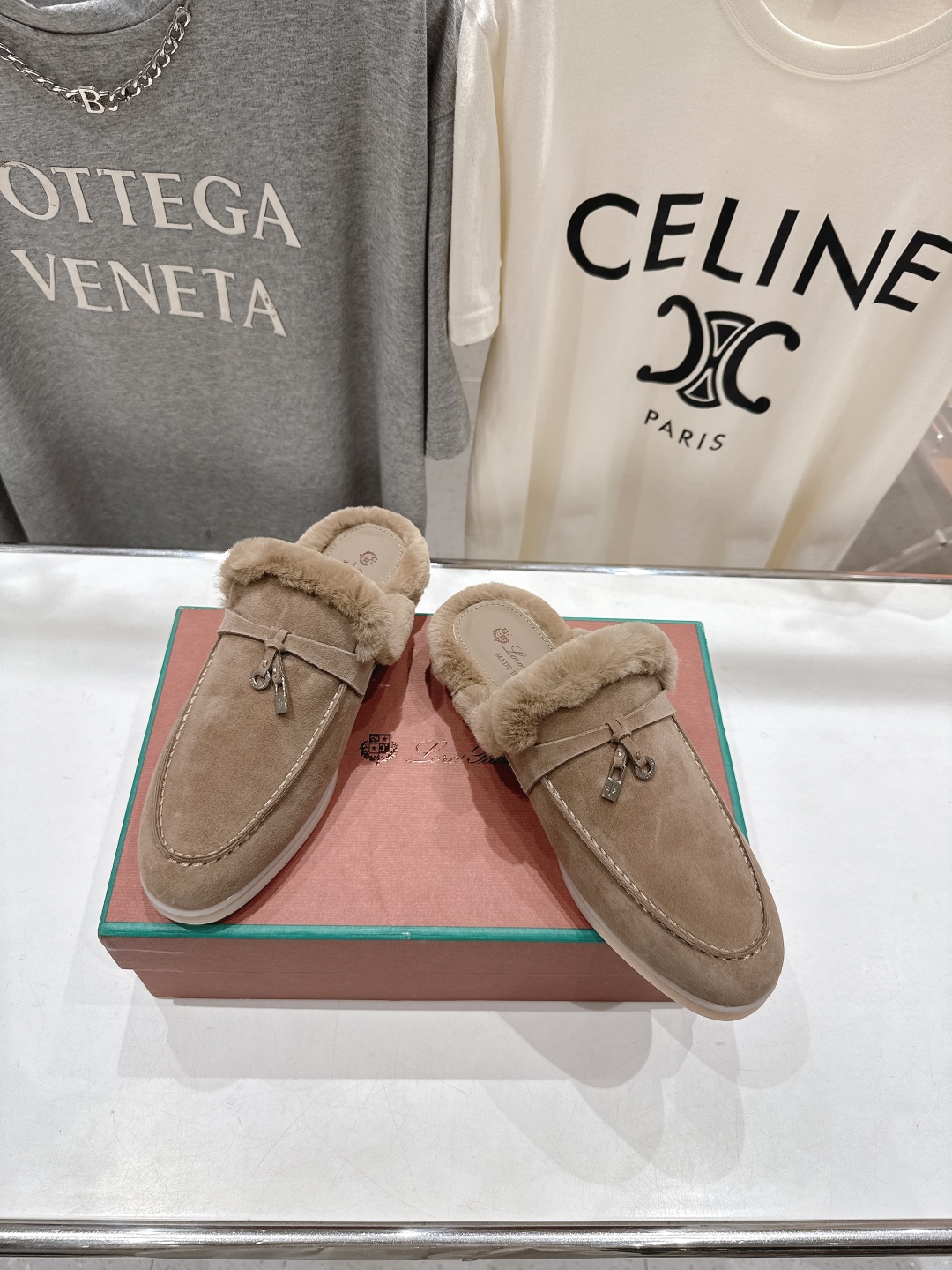 顶级出厂 升级版兔毛  男码+10
  Loro Piana* LP万年经典款乐福鞋 简约时尚 脚感超级