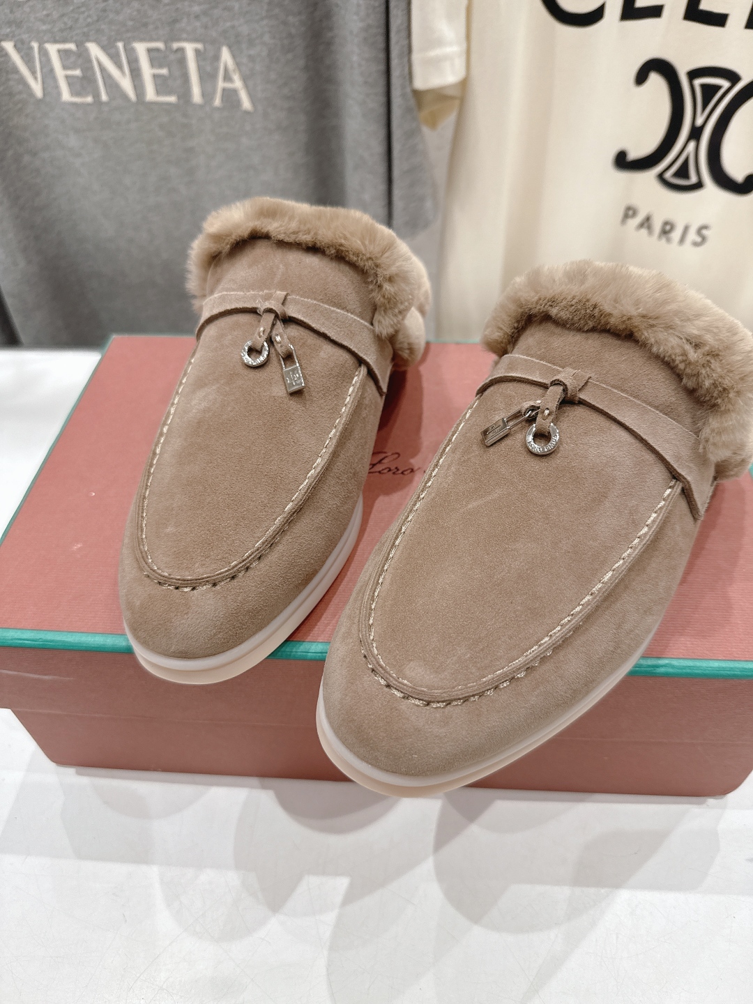 顶级出厂 升级版兔毛  男码+10
  Loro Piana* LP万年经典款乐福鞋 简约时尚 脚感超级