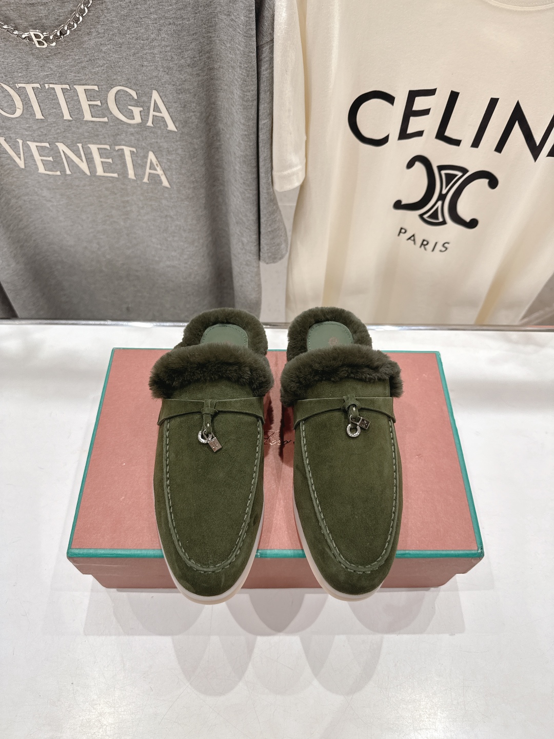 顶级出厂 升级版兔毛  男码+10
  Loro Piana* LP万年经典款乐福鞋 简约时尚 脚感超级