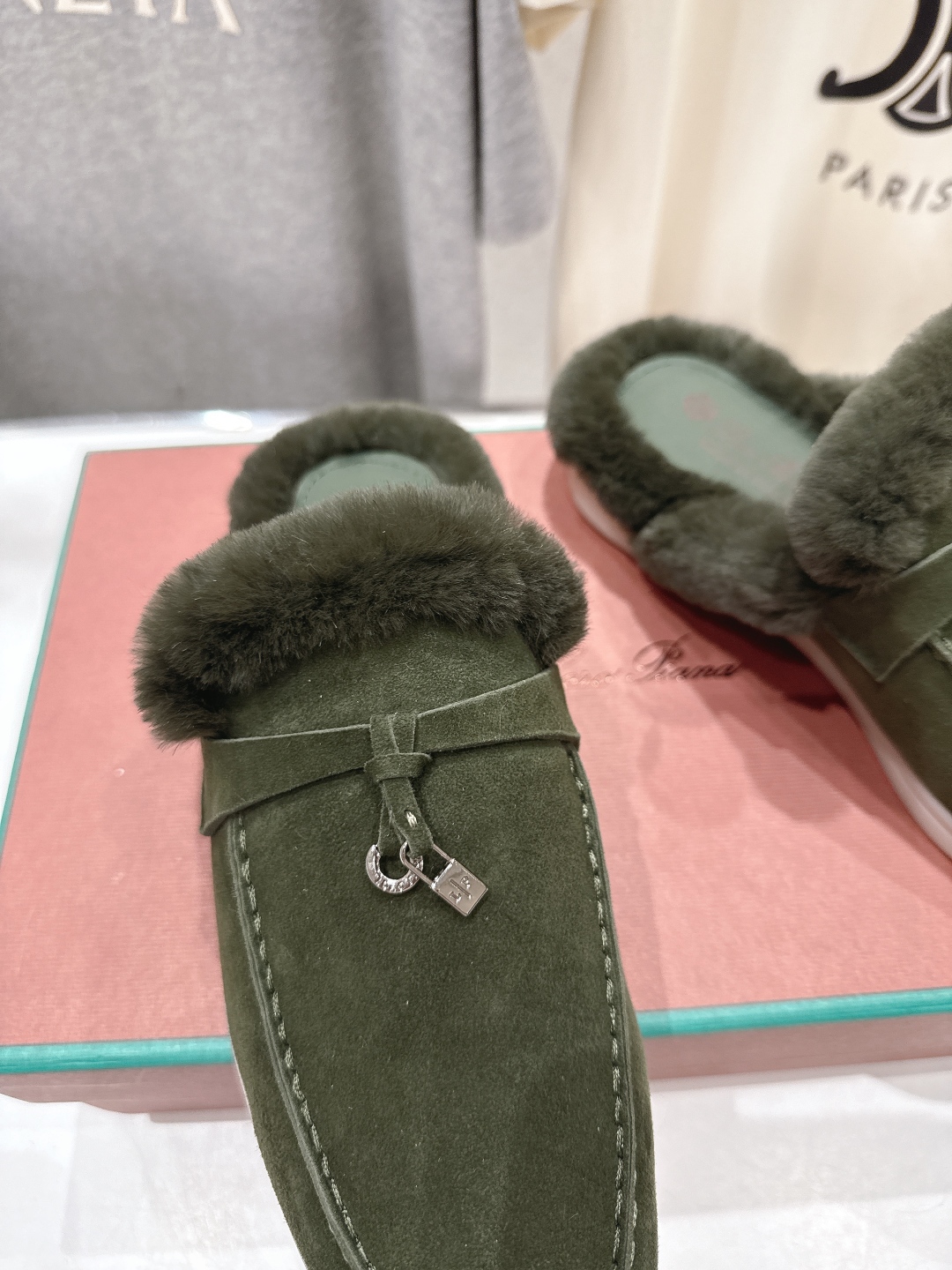 顶级出厂 升级版兔毛  男码+10
  Loro Piana* LP万年经典款乐福鞋 简约时尚 脚感超级