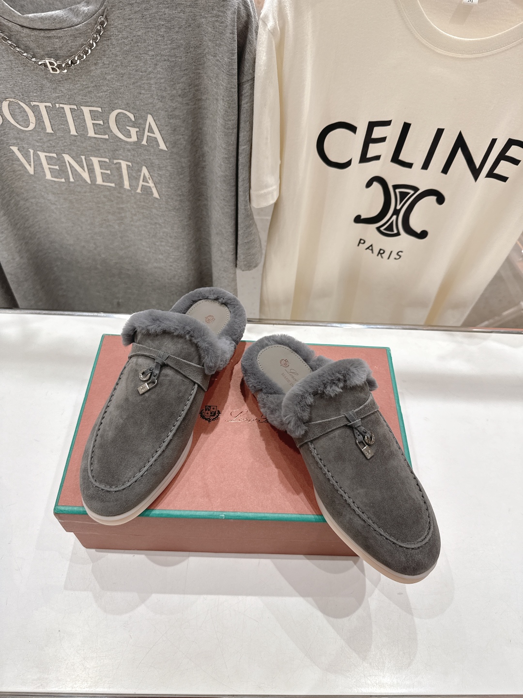 顶级出厂 升级版兔毛  男码+10
  Loro Piana* LP万年经典款乐福鞋 简约时尚 脚感超级