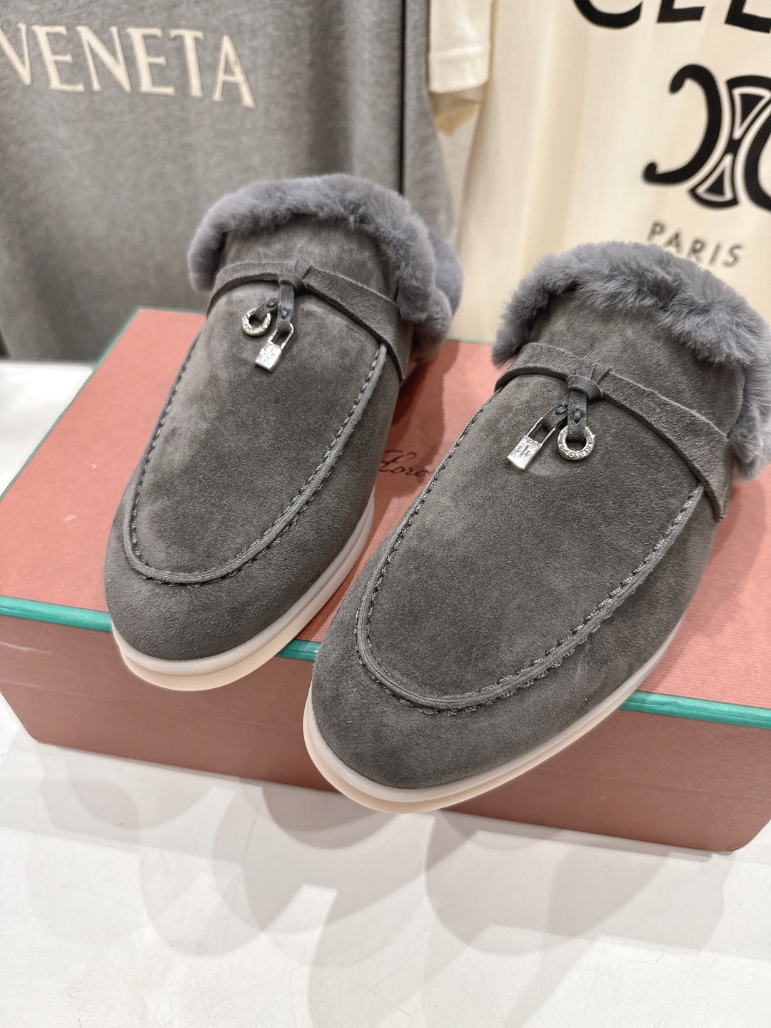 顶级出厂 升级版兔毛  男码+10
  Loro Piana* LP万年经典款乐福鞋 简约时尚 脚感超级