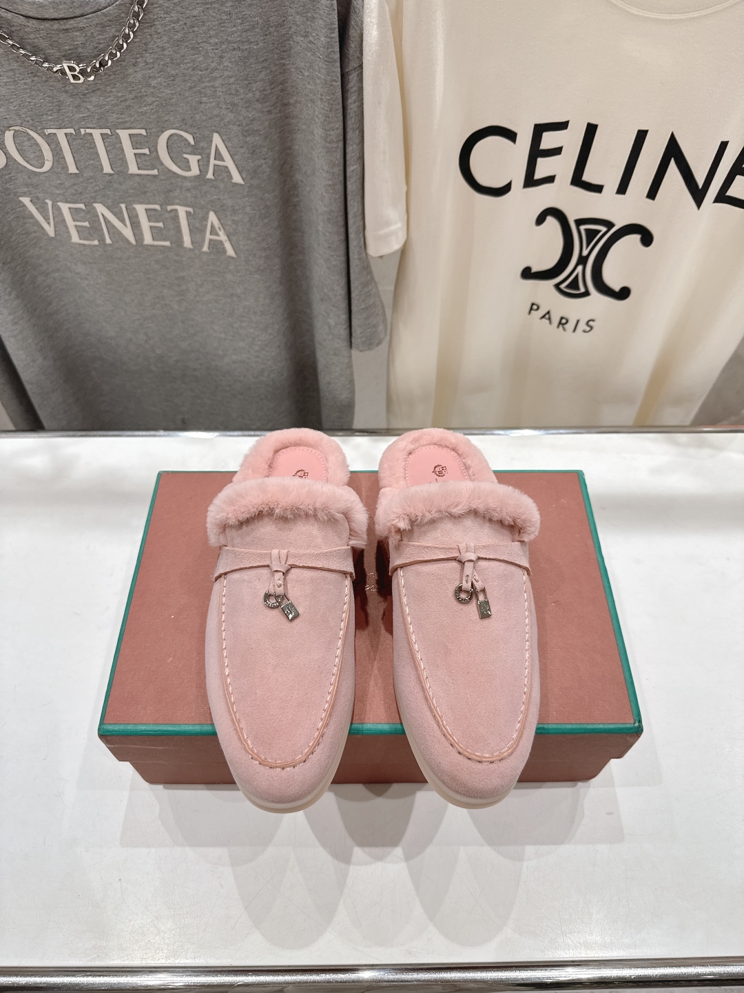 顶级出厂 升级版兔毛  男码+10
  Loro Piana* LP万年经典款乐福鞋 简约时尚 脚感超级