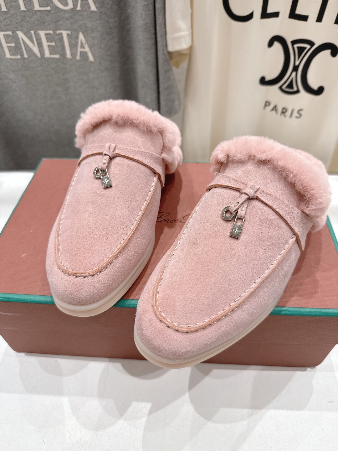 顶级出厂 升级版兔毛  男码+10
  Loro Piana* LP万年经典款乐福鞋 简约时尚 脚感超级