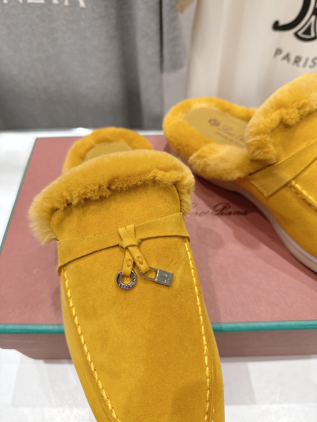 顶级出厂 升级版兔毛  男码+10
  Loro Piana* LP万年经典款乐福鞋 简约时尚 脚感超级