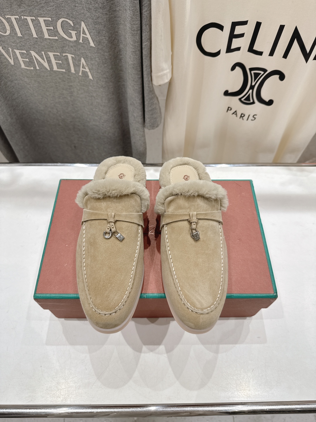 顶级出厂 升级版兔毛  男码+10
  Loro Piana* LP万年经典款乐福鞋 简约时尚 脚感超级