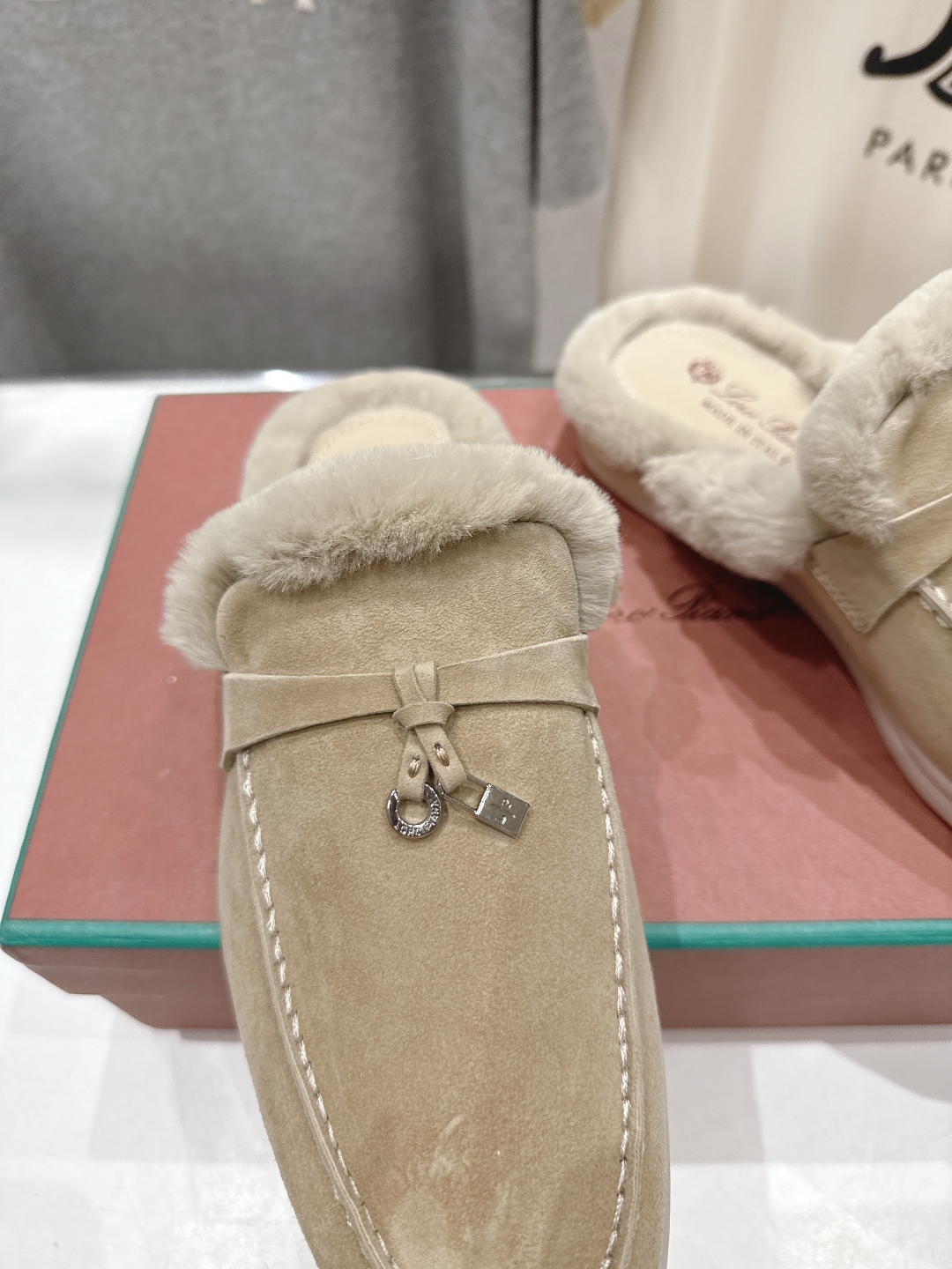 顶级出厂 升级版兔毛  男码+10
  Loro Piana* LP万年经典款乐福鞋 简约时尚 脚感超级