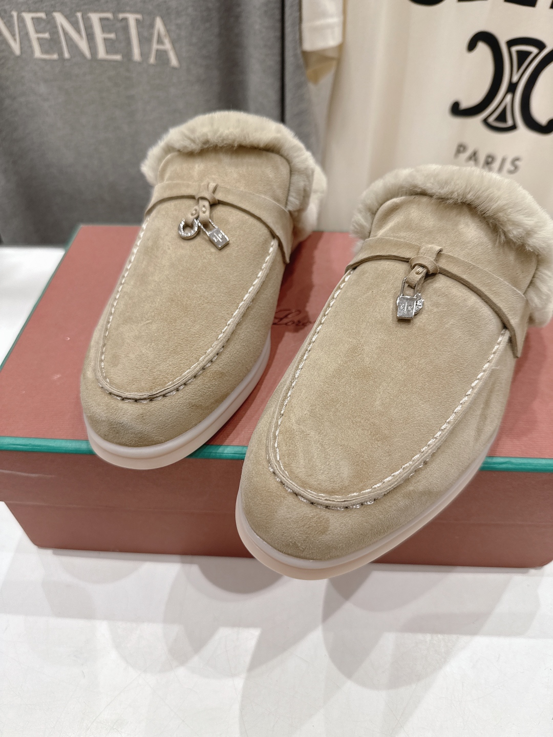 顶级出厂 升级版兔毛  男码+10
  Loro Piana* LP万年经典款乐福鞋 简约时尚 脚感超级