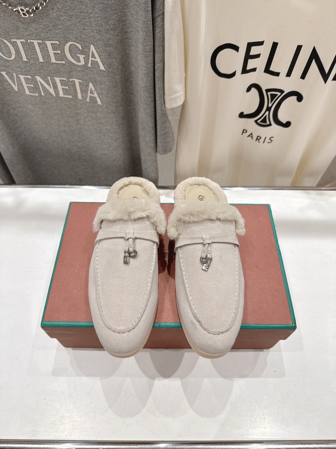 顶级出厂 升级版兔毛  男码+10
  Loro Piana* LP万年经典款乐福鞋 简约时尚 脚感超级
