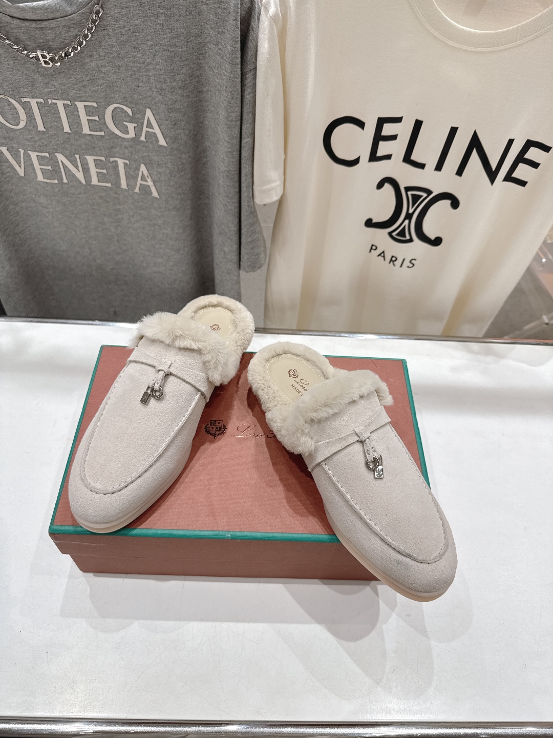 顶级出厂 升级版兔毛  男码+10
  Loro Piana* LP万年经典款乐福鞋 简约时尚 脚感超级