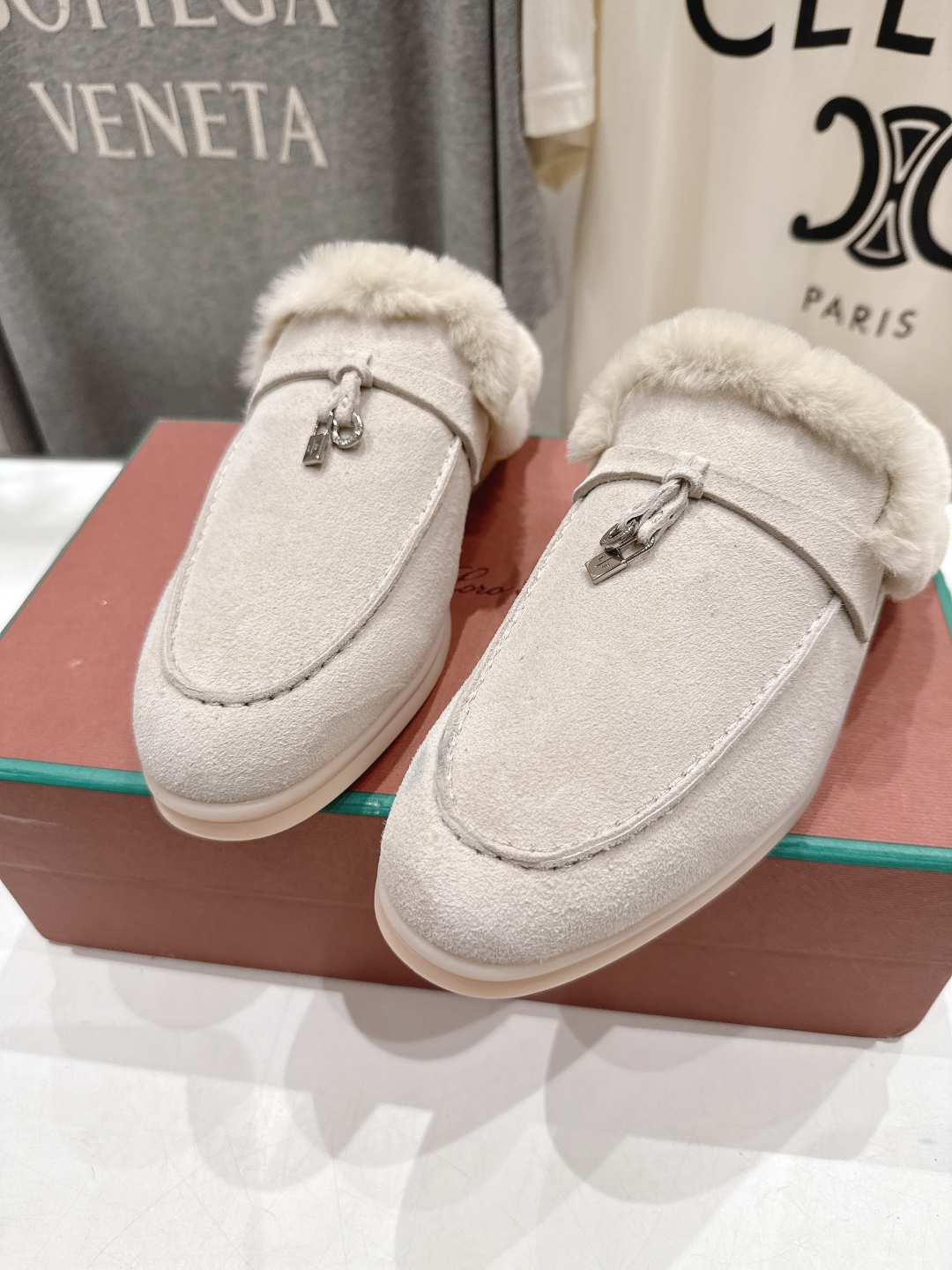 顶级出厂 升级版兔毛  男码+10
  Loro Piana* LP万年经典款乐福鞋 简约时尚 脚感超级