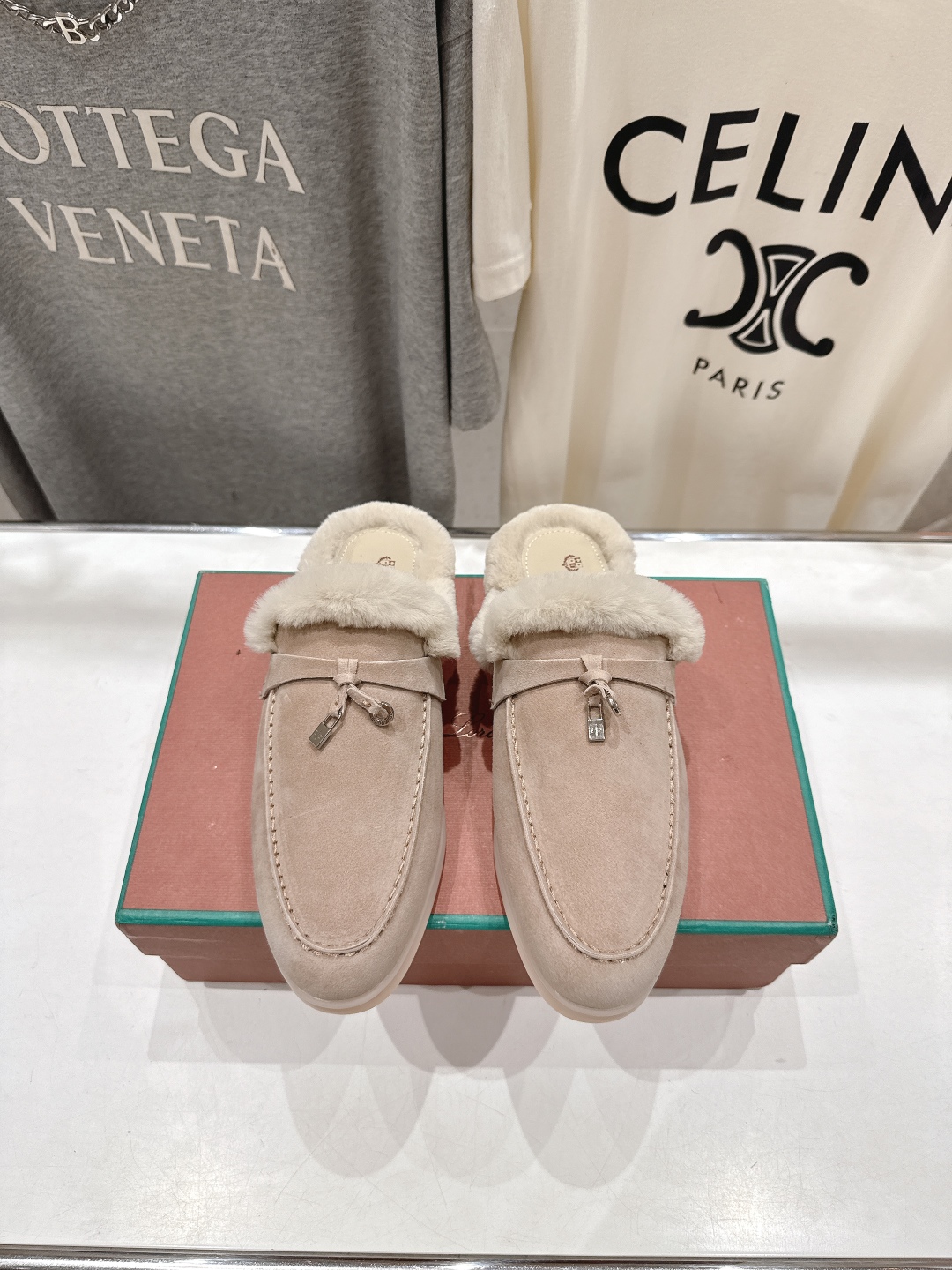 顶级出厂 升级版兔毛  男码+10
  Loro Piana* LP万年经典款乐福鞋 简约时尚 脚感超级