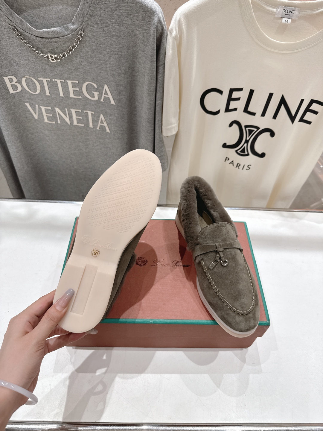 顶级出厂 升级版兔毛  男码+10
  Loro Piana* LP万年经典款乐福鞋 简约时尚 脚感超级