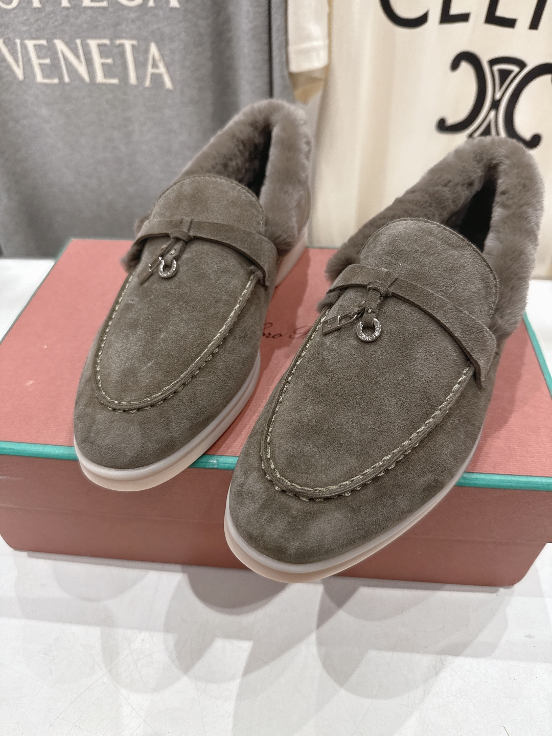 顶级出厂 升级版兔毛  男码+10
  Loro Piana* LP万年经典款乐福鞋 简约时尚 脚感超级
