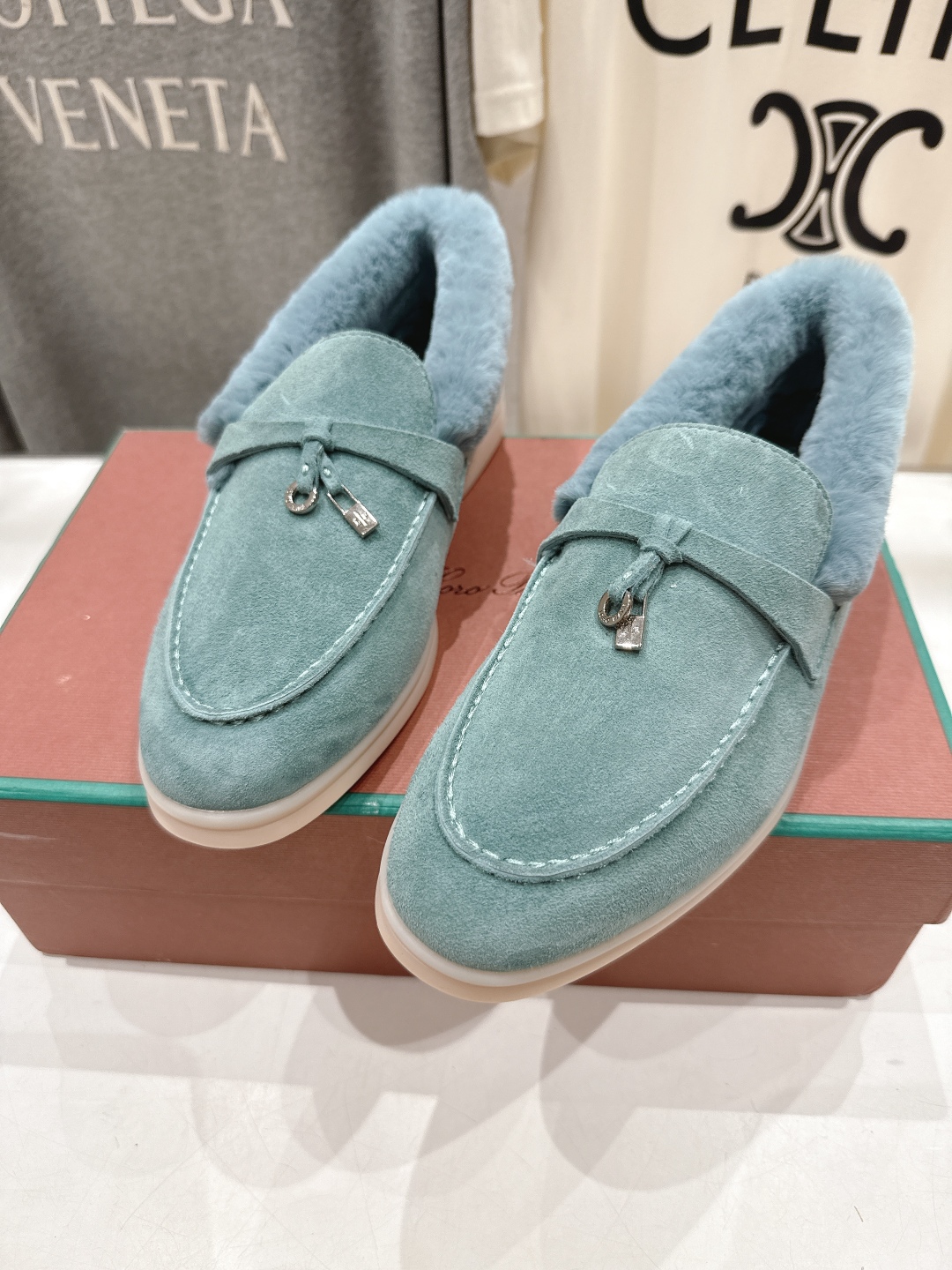 顶级出厂 升级版兔毛  男码+10
  Loro Piana* LP万年经典款乐福鞋 简约时尚 脚感超级