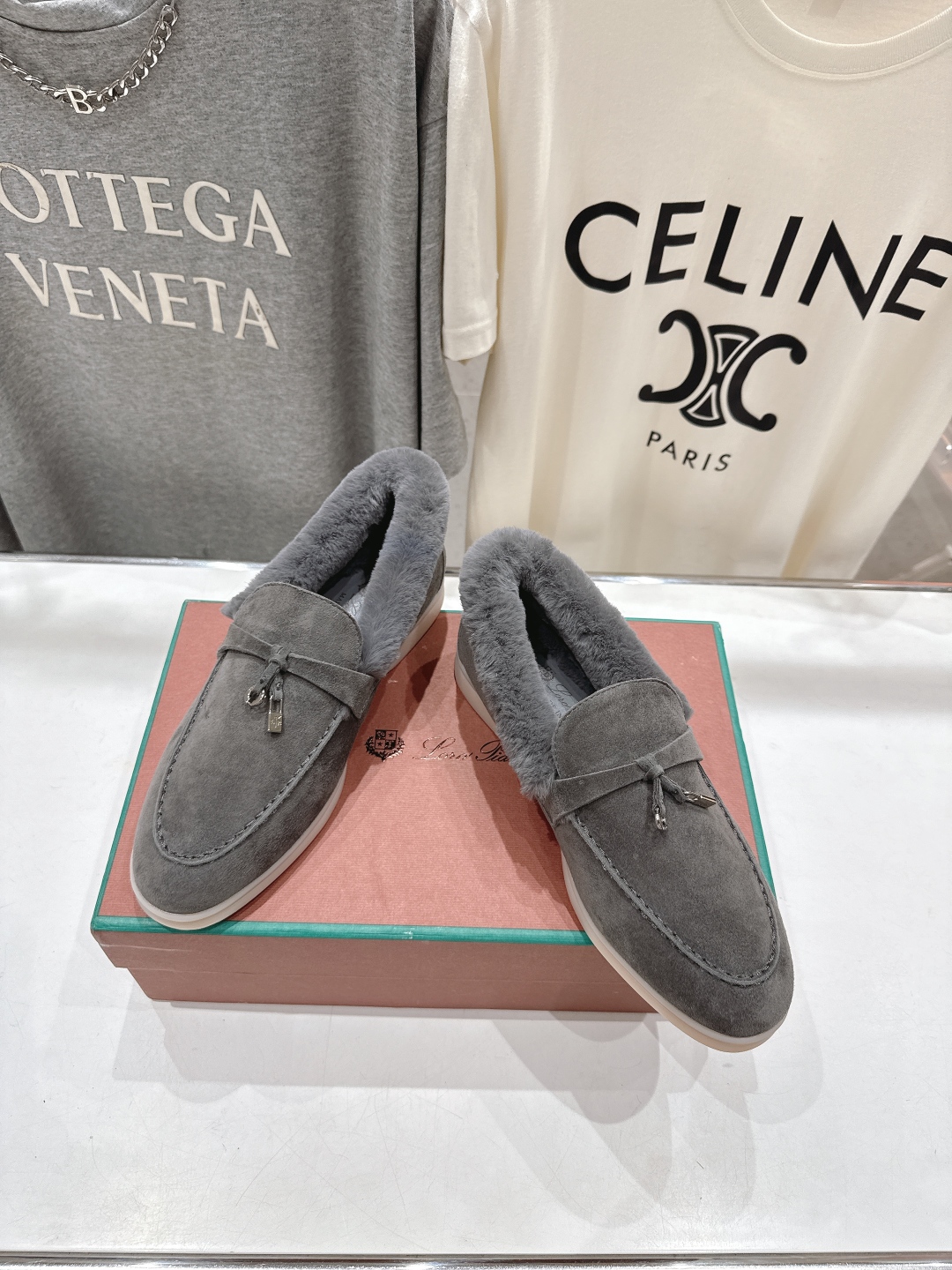 顶级出厂 升级版兔毛  男码+10
  Loro Piana* LP万年经典款乐福鞋 简约时尚 脚感超级