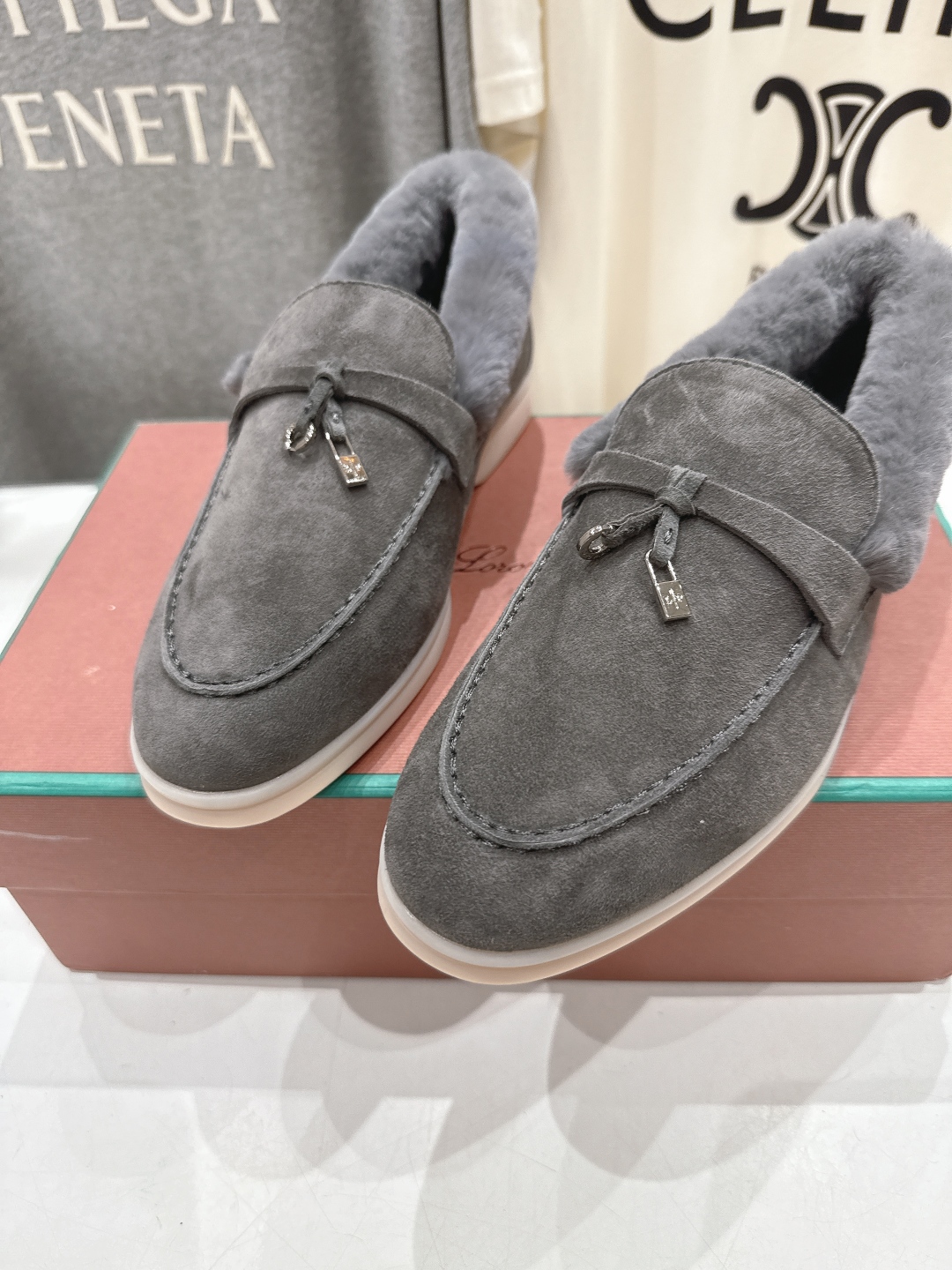顶级出厂 升级版兔毛  男码+10
  Loro Piana* LP万年经典款乐福鞋 简约时尚 脚感超级