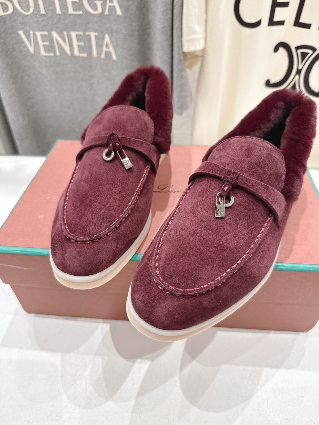 顶级出厂 升级版兔毛  男码+10
  Loro Piana* LP万年经典款乐福鞋 简约时尚 脚感超级