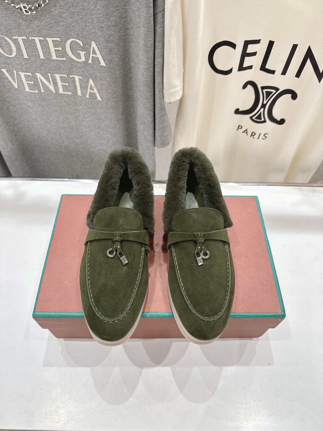 顶级出厂 升级版兔毛  男码+10
  Loro Piana* LP万年经典款乐福鞋 简约时尚 脚感超级