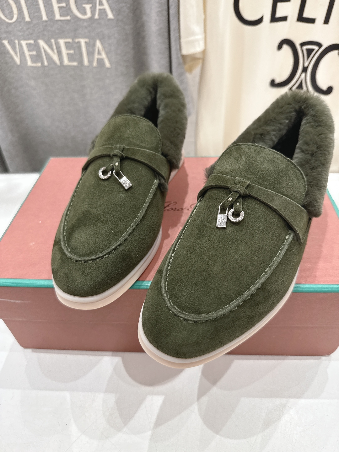 顶级出厂 升级版兔毛  男码+10
  Loro Piana* LP万年经典款乐福鞋 简约时尚 脚感超级