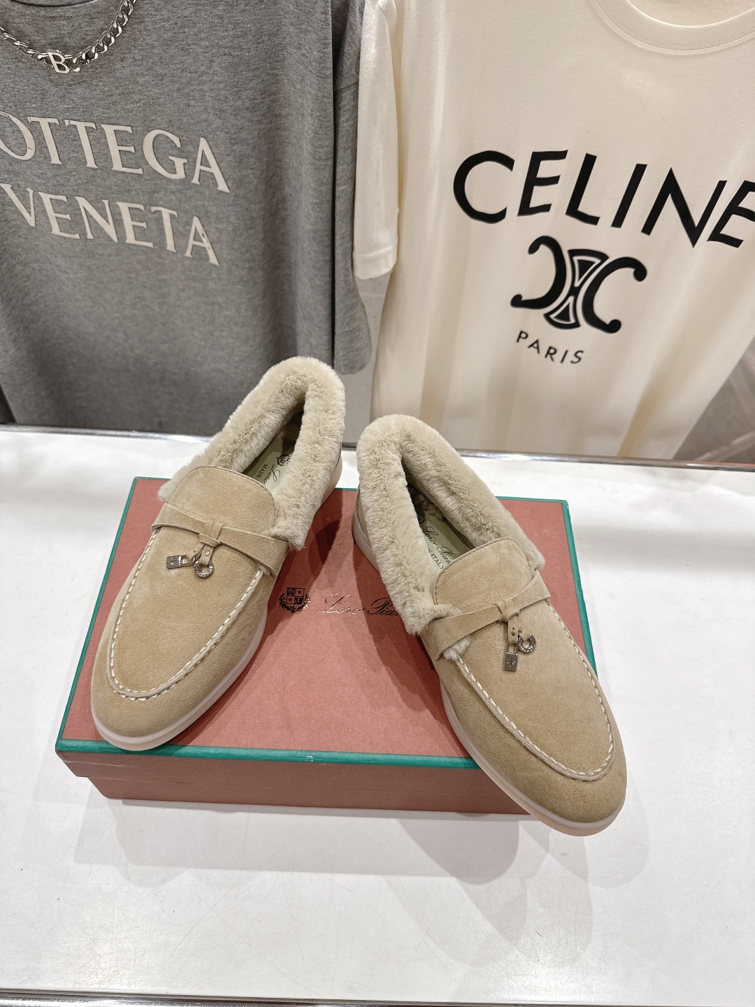 顶级出厂 升级版兔毛  男码+10
  Loro Piana* LP万年经典款乐福鞋 简约时尚 脚感超级