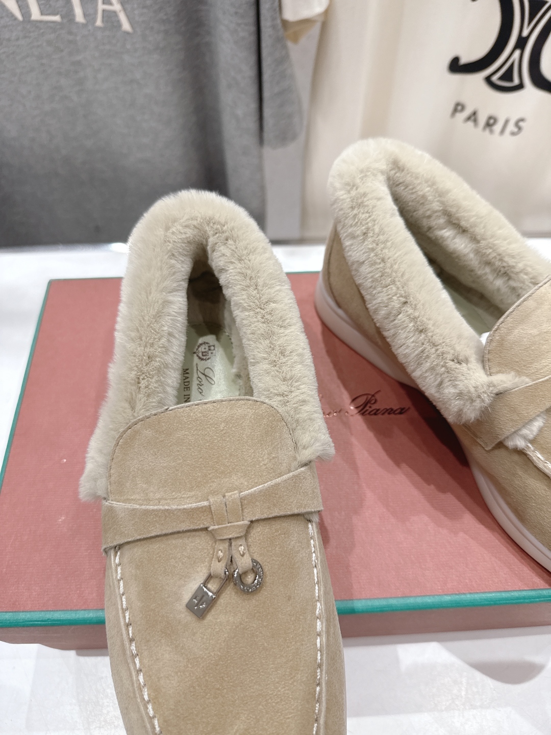 顶级出厂 升级版兔毛  男码+10
  Loro Piana* LP万年经典款乐福鞋 简约时尚 脚感超级