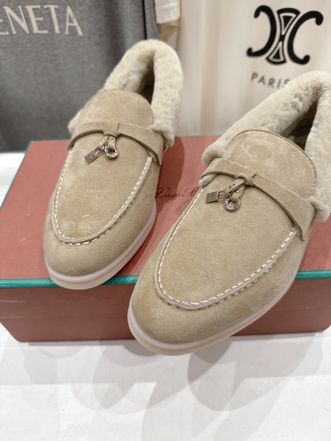 顶级出厂 升级版兔毛  男码+10
  Loro Piana* LP万年经典款乐福鞋 简约时尚 脚感超级