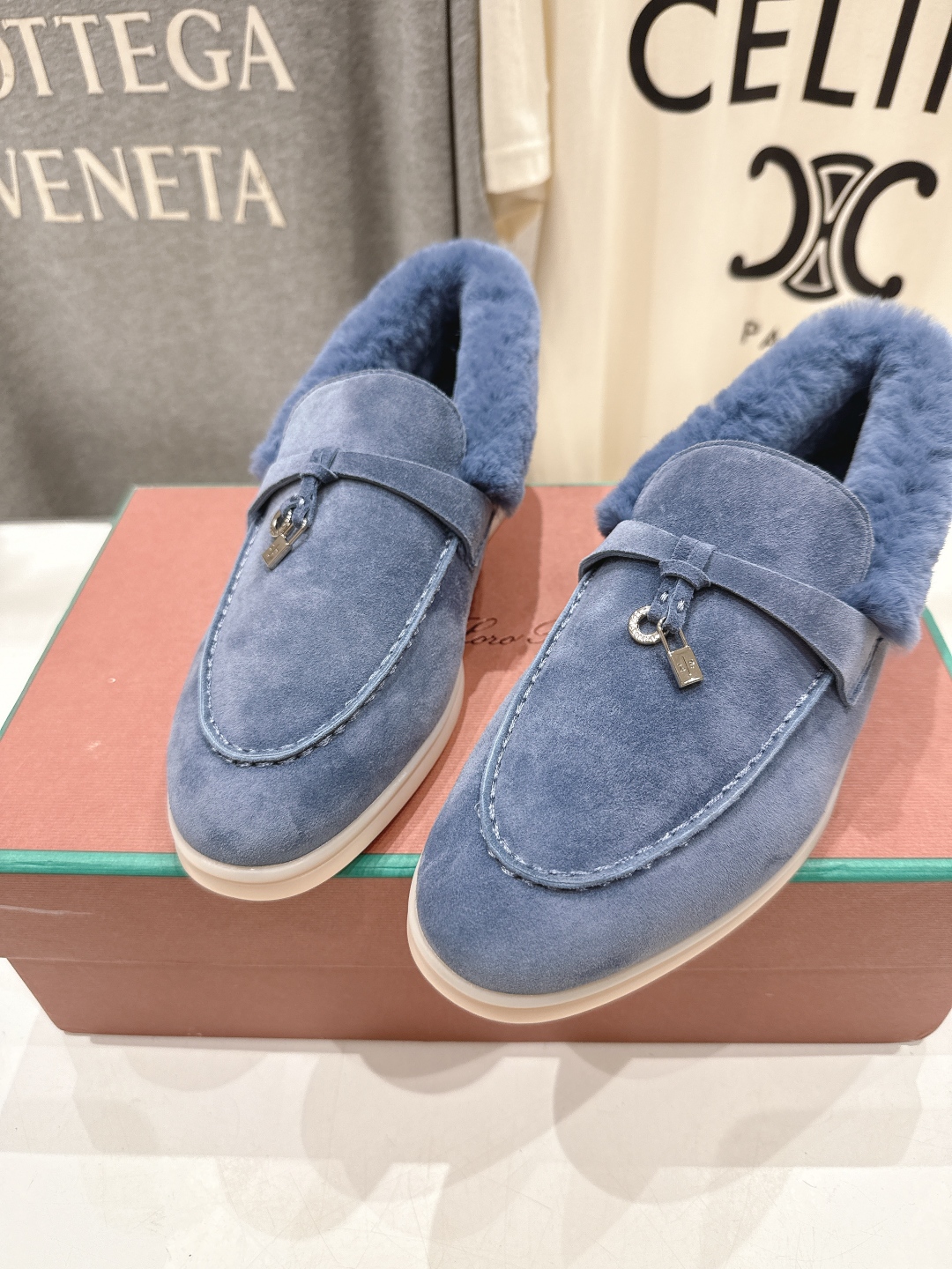 顶级出厂 升级版兔毛  男码+10
  Loro Piana* LP万年经典款乐福鞋 简约时尚 脚感超级