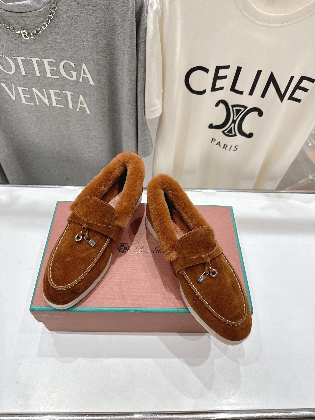 顶级出厂 升级版兔毛  男码+10
  Loro Piana* LP万年经典款乐福鞋 简约时尚 脚感超级