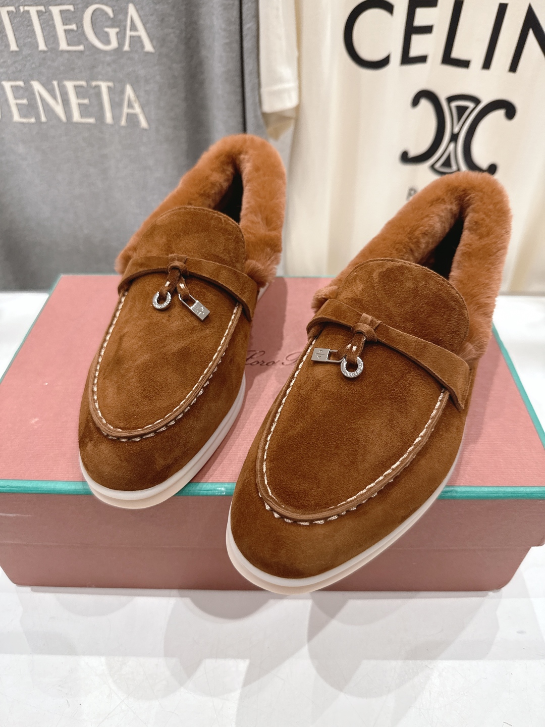 顶级出厂 升级版兔毛  男码+10
  Loro Piana* LP万年经典款乐福鞋 简约时尚 脚感超级