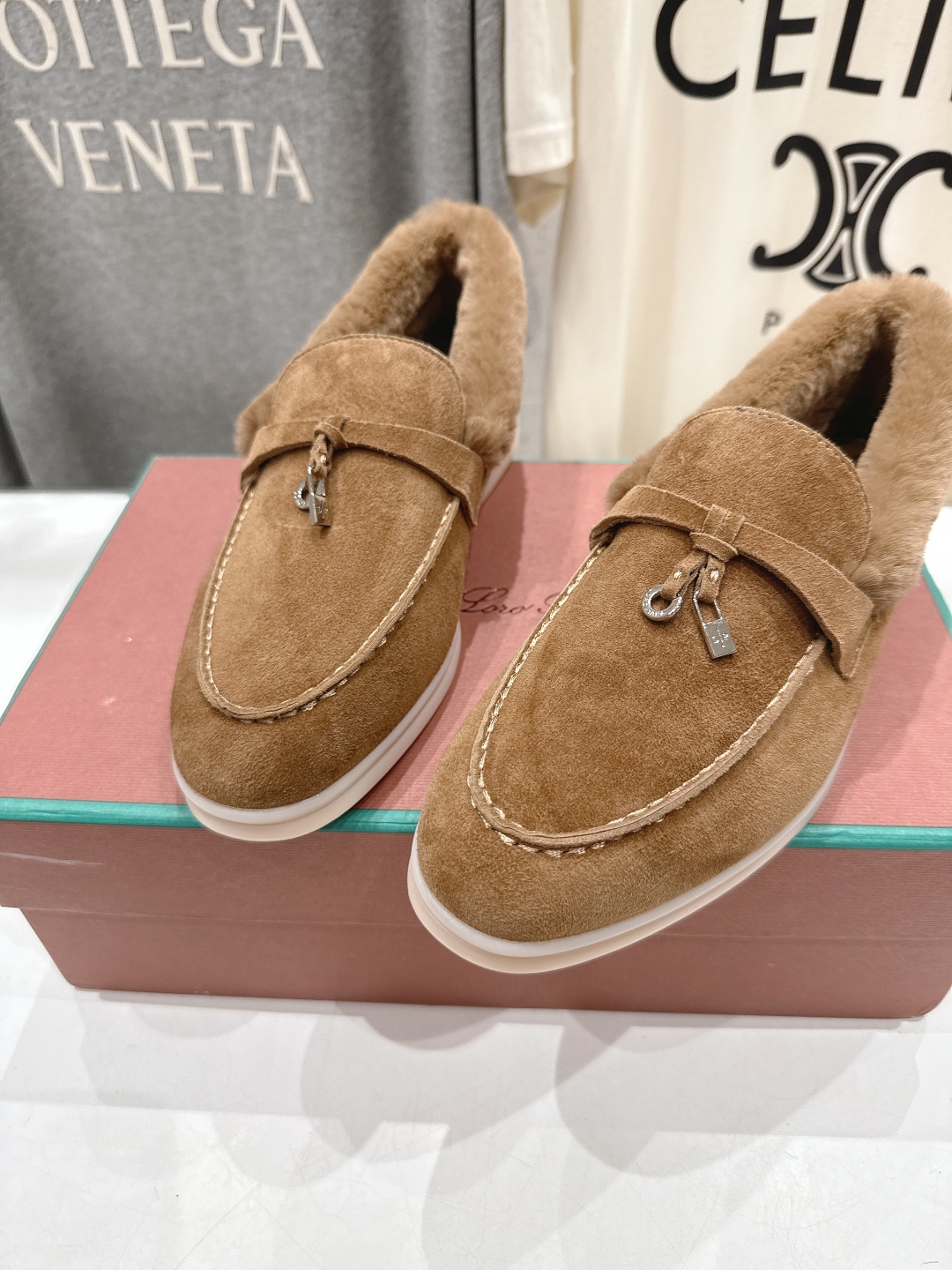 顶级出厂 升级版兔毛  男码+10
  Loro Piana* LP万年经典款乐福鞋 简约时尚 脚感超级