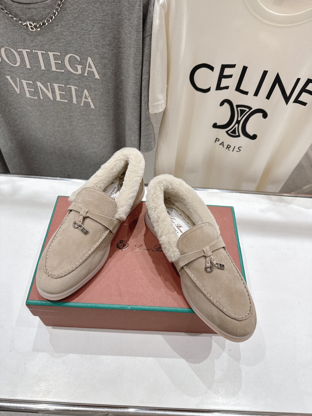 顶级出厂 升级版兔毛  男码+10
  Loro Piana* LP万年经典款乐福鞋 简约时尚 脚感超级