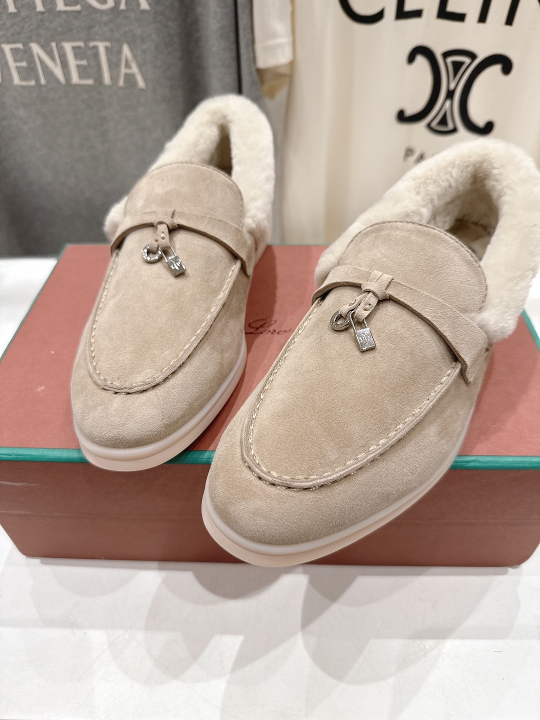 顶级出厂 升级版兔毛  男码+10
  Loro Piana* LP万年经典款乐福鞋 简约时尚 脚感超级