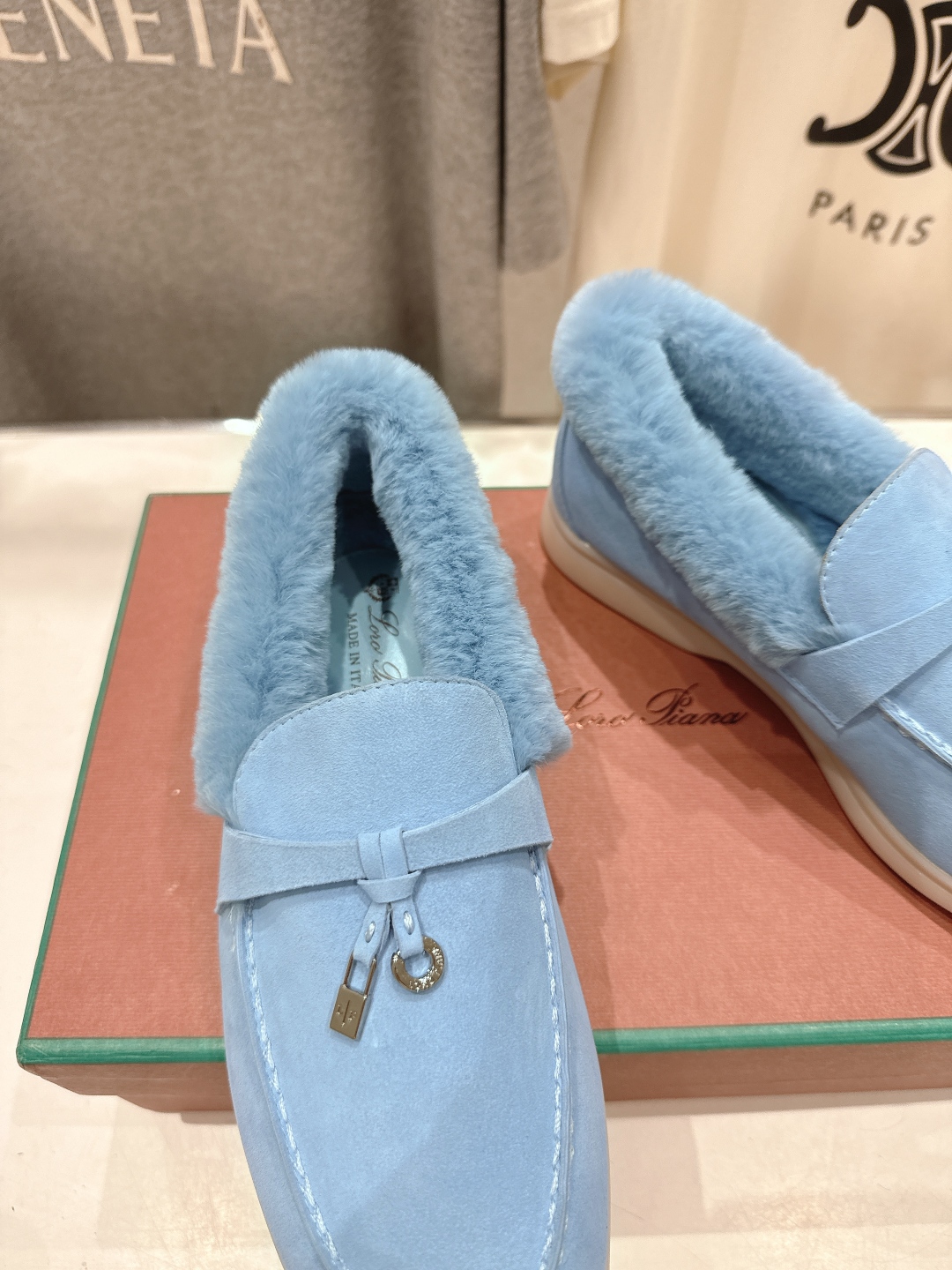 顶级出厂 升级版兔毛  男码+10
  Loro Piana* LP万年经典款乐福鞋 简约时尚 脚感超级