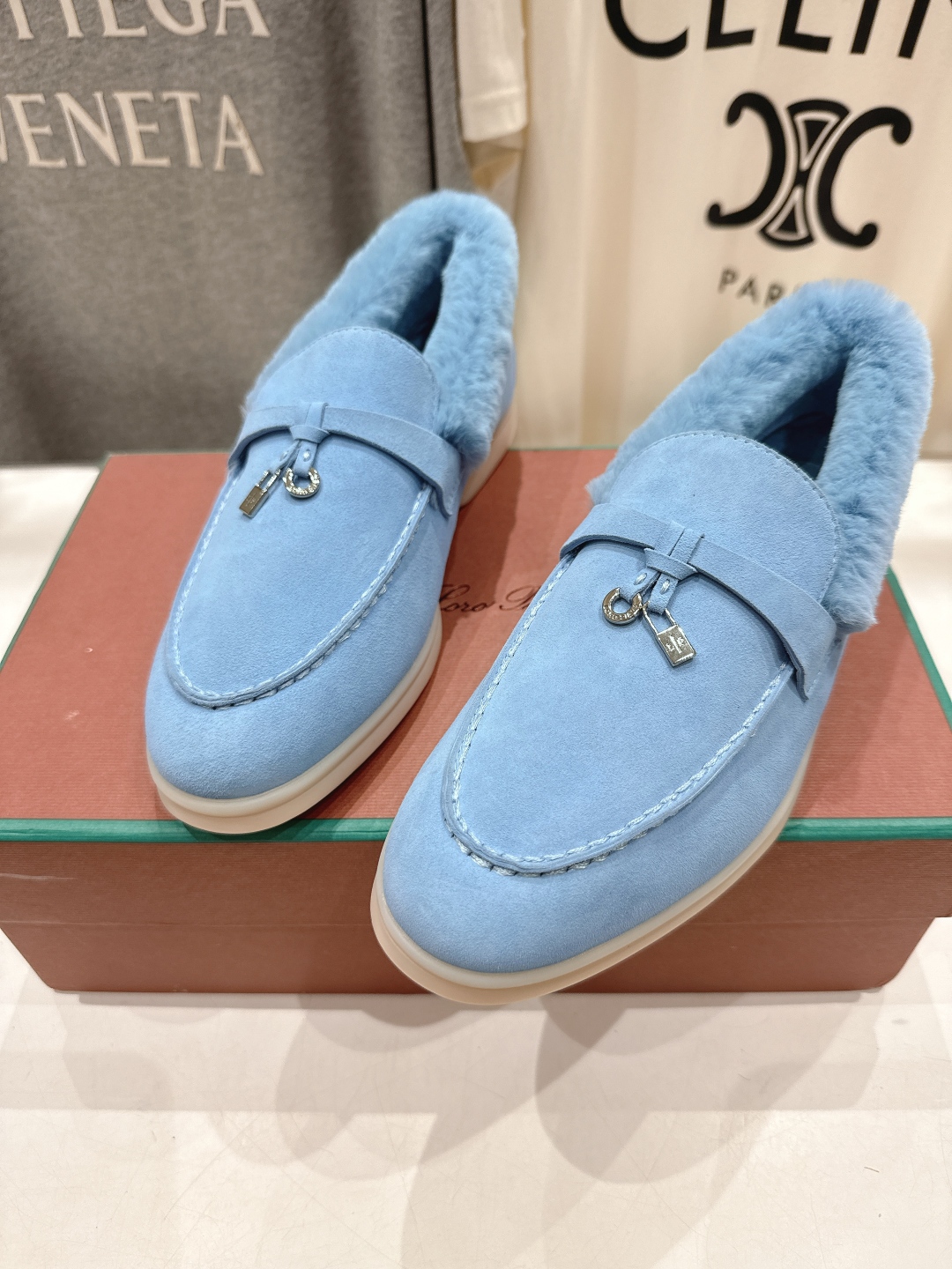 顶级出厂 升级版兔毛  男码+10
  Loro Piana* LP万年经典款乐福鞋 简约时尚 脚感超级