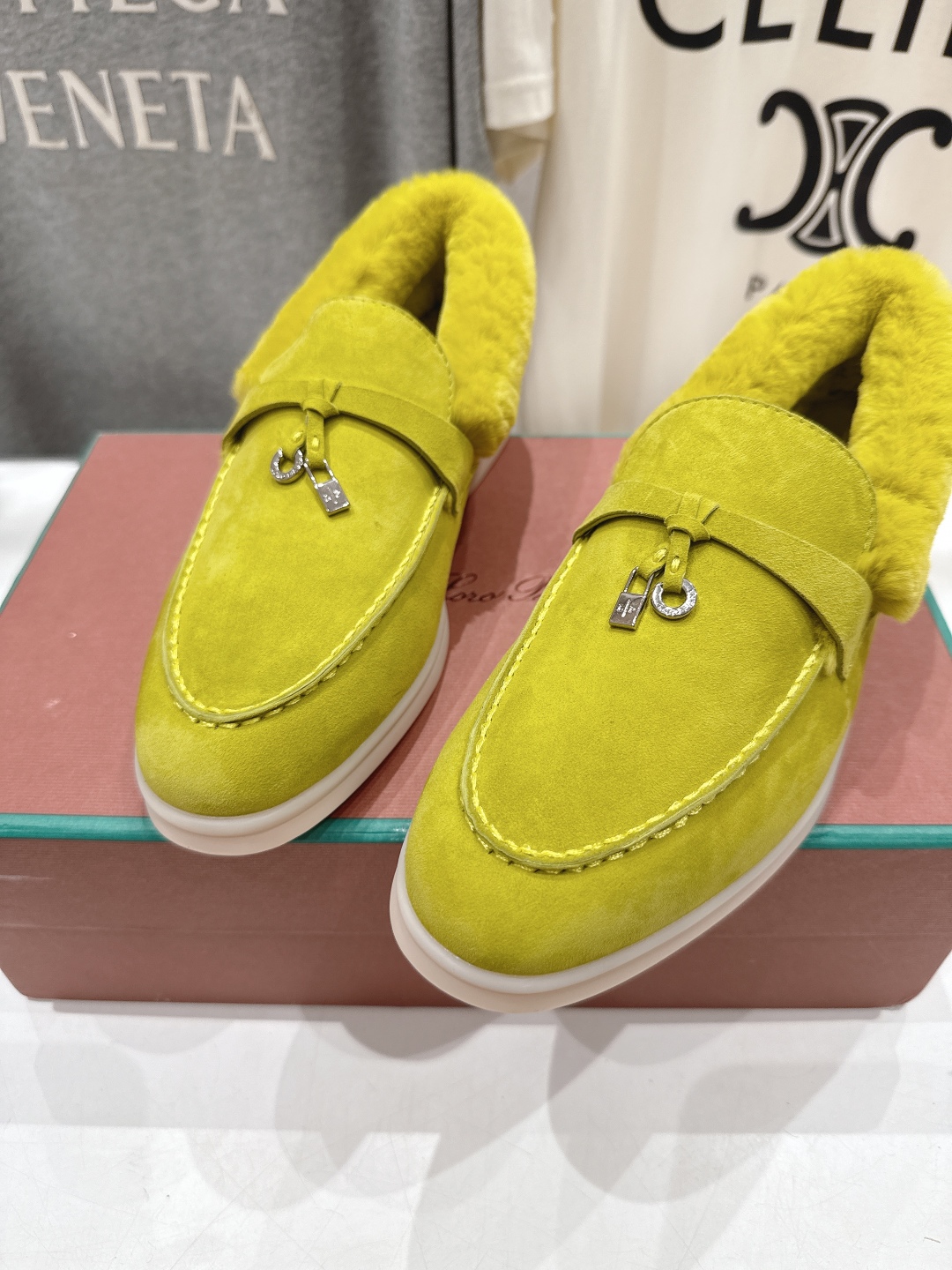 顶级出厂 升级版兔毛  男码+10
  Loro Piana* LP万年经典款乐福鞋 简约时尚 脚感超级