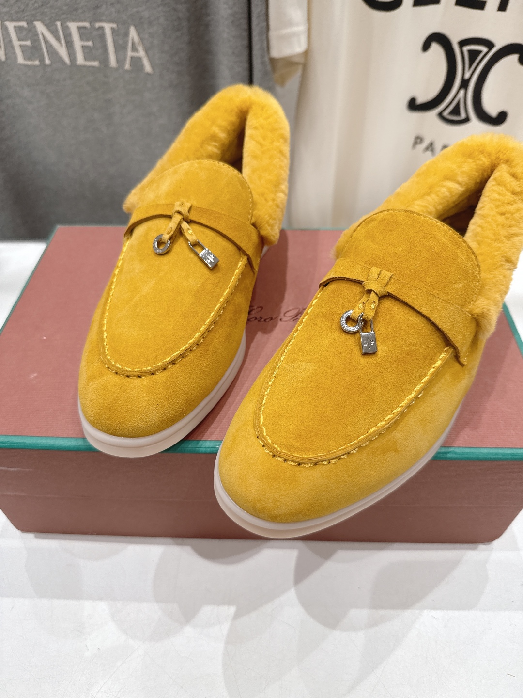 顶级出厂 升级版兔毛  男码+10
  Loro Piana* LP万年经典款乐福鞋 简约时尚 脚感超级