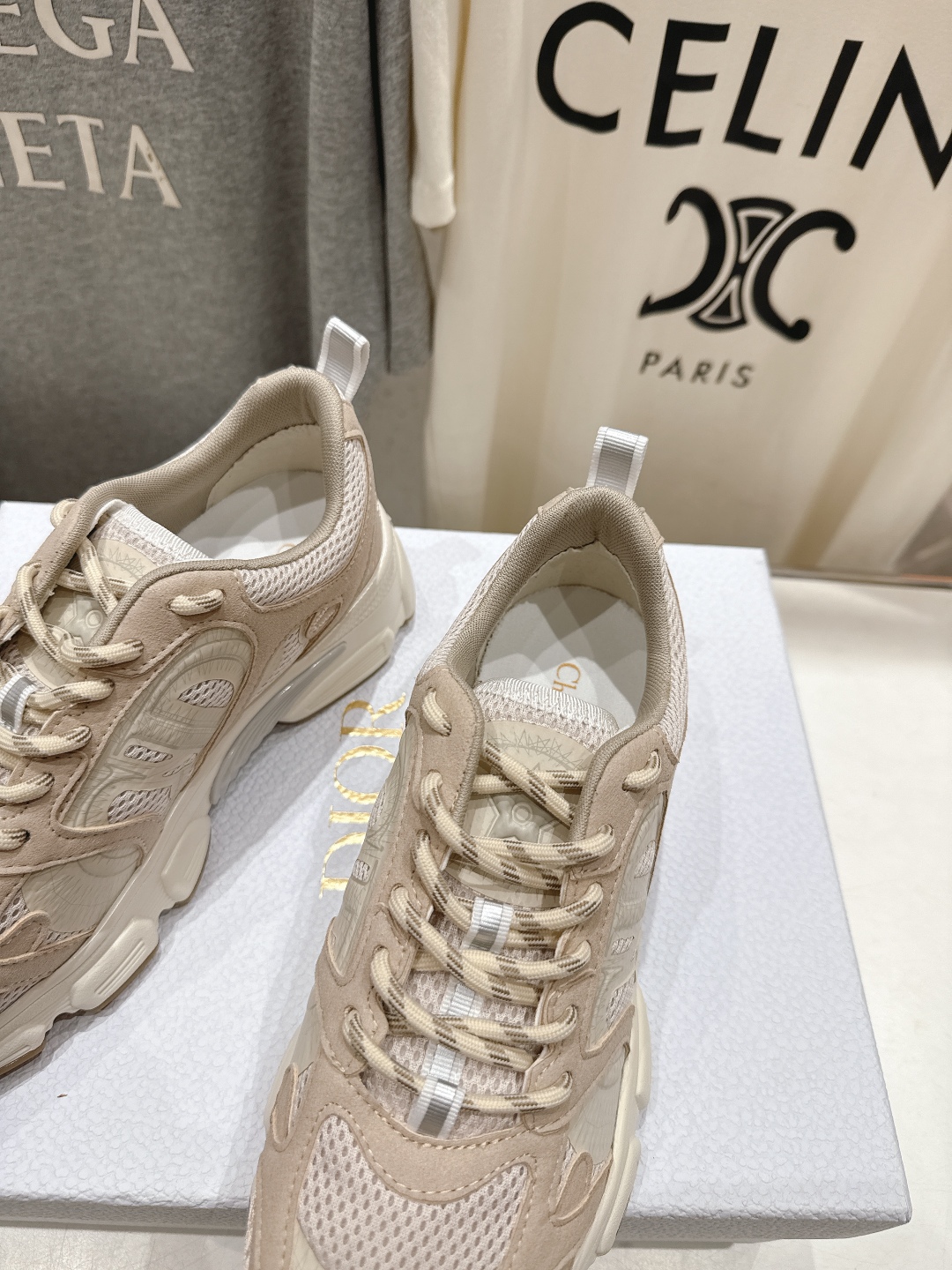 高版本出厂  
   Dior*迪奥D家2025ss秋季走秀新款休闲运动鞋老爹鞋
原版购入开发，以 D家